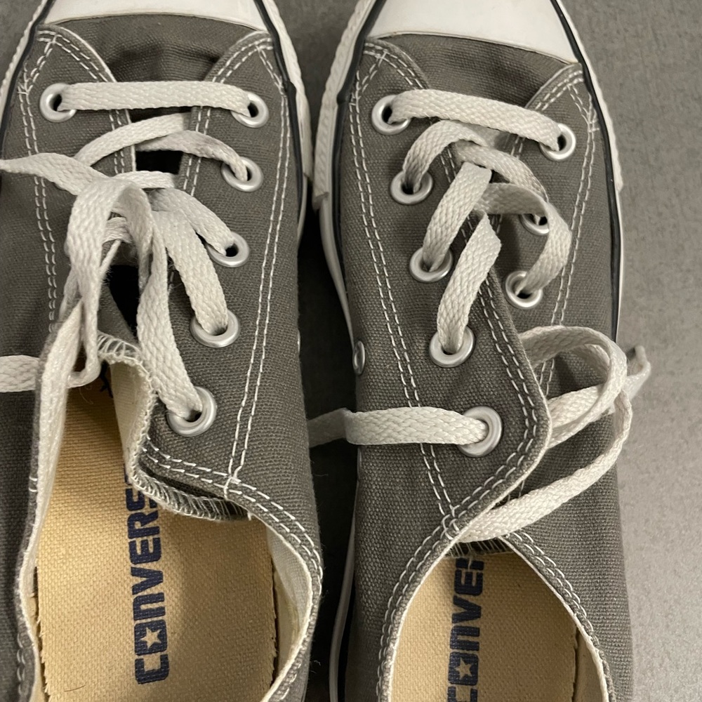 Gray converse - Picture 2 of 5